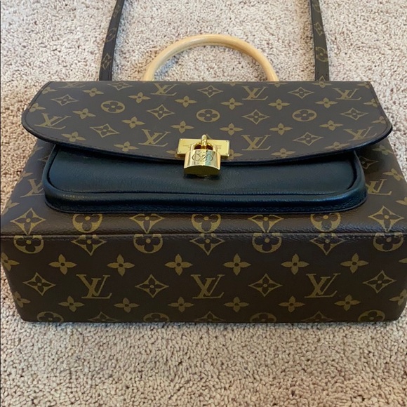 Authentic Louis Vuitton purse - Picture 3 of 15